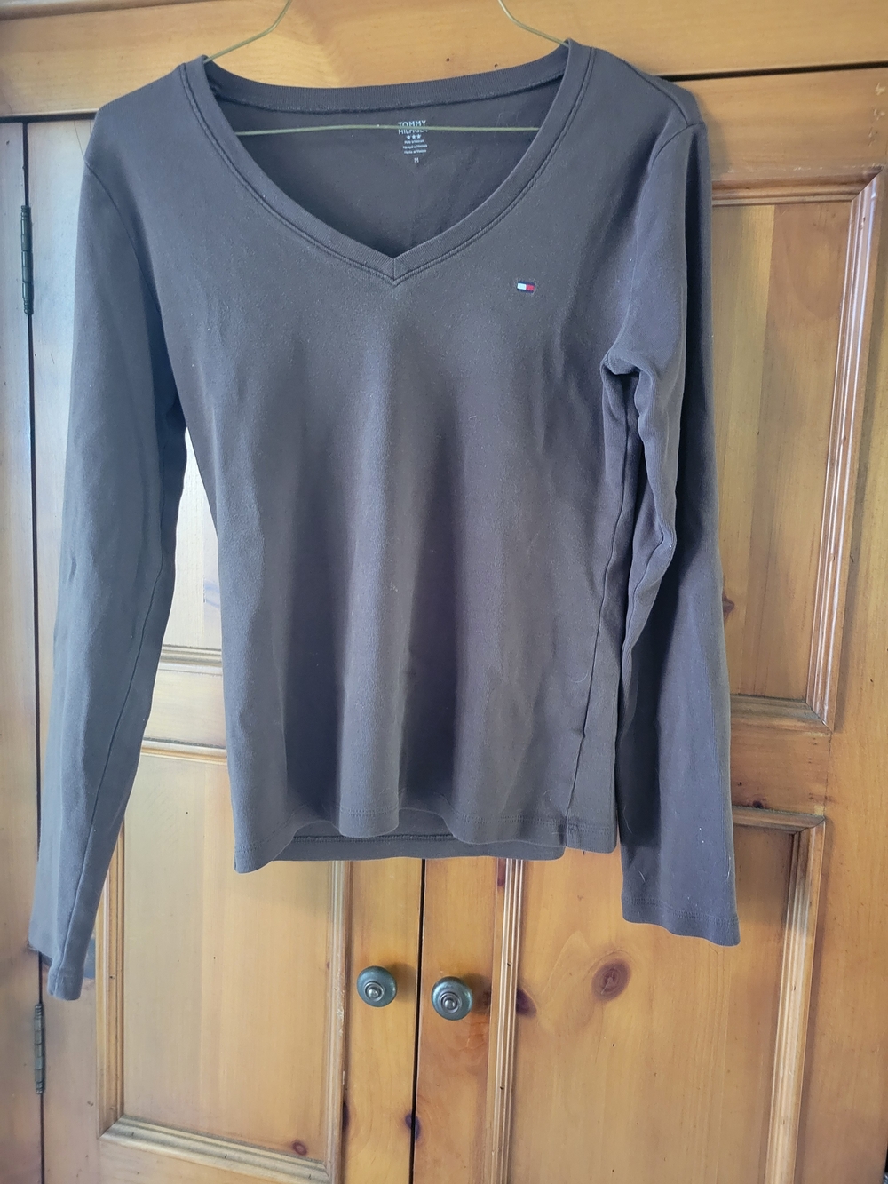 Tommy Hilfiger Women's Scoop Neck Long Sleeve Sweater in Brown